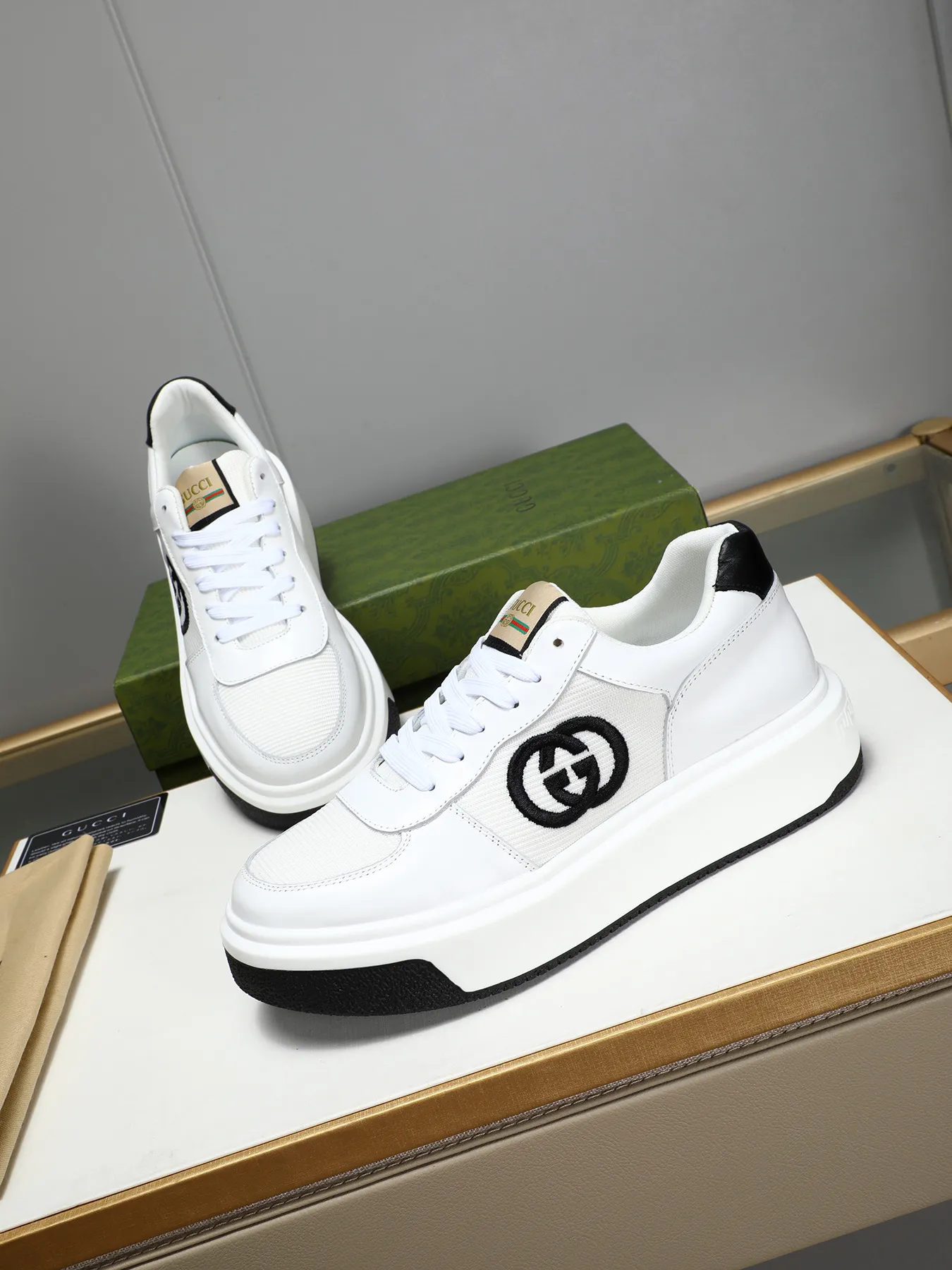 Men's shoes 💰480 New men's shoes GUCCI Fashion trend Made of first-layer calfskin ➕ washed sheep lining! The foot feels super comfortable and the workmanship is impeccable. Foam ultra-light outsole, size: 38-44 (45 customized) 4 colors to choose from!